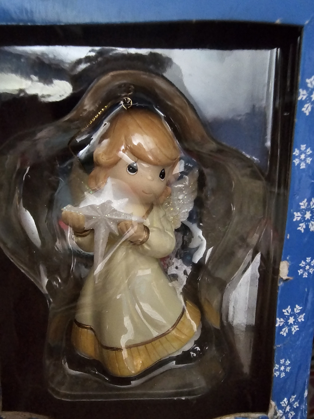 Precious Moments Cream and Gold Angel Figurine with Star